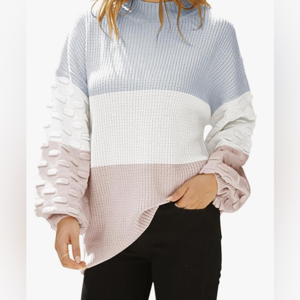 SM Sovoyontee oversized sweater. Gray, white, pink Crewneck, puff knit sleeves.